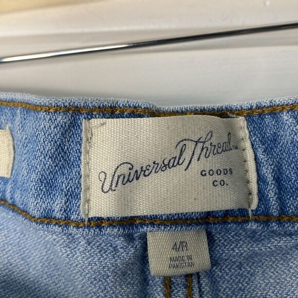 Universal Thread Light Wash Distressed Cutoff Denim Jean Shorts Size 4 - Picture 5 of 8